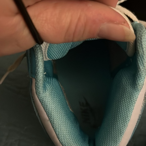 Girls Air Jordan Nikes - Picture 6 of 11